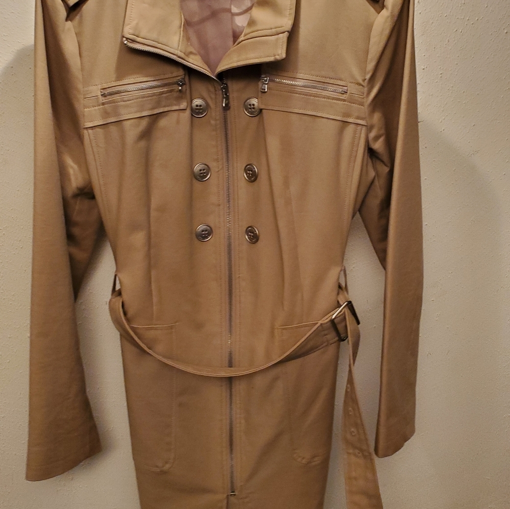 Clothes - Picture 6 of 7